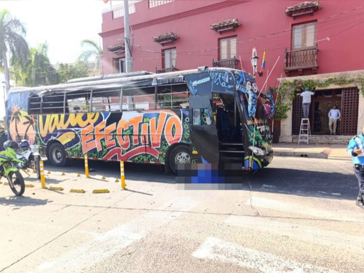 Ciclista murió arrollado por una chiva turística en el Centro Histórico de Cartagena