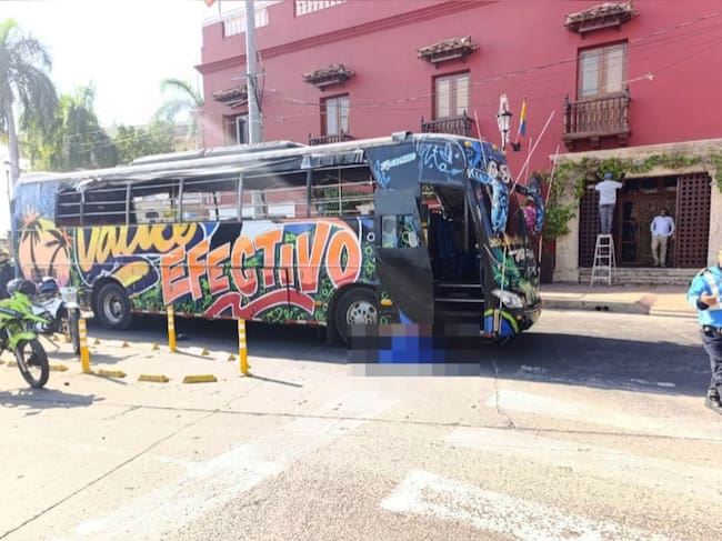 Ciclista fue arrollado por una chiva turística en el Centro Histórico de Cartagena
