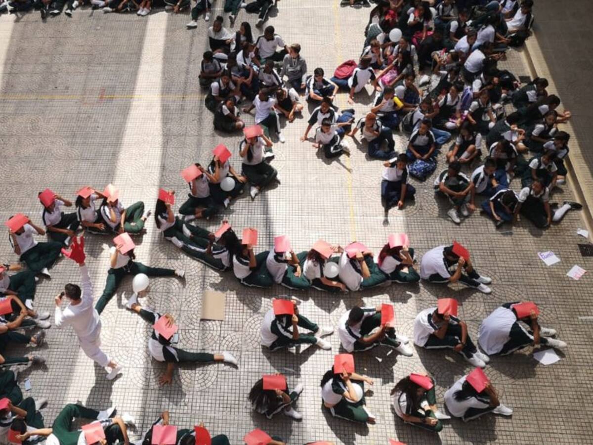 Día de la Mano Roja, para que no existan niños en la guerra en Medellín