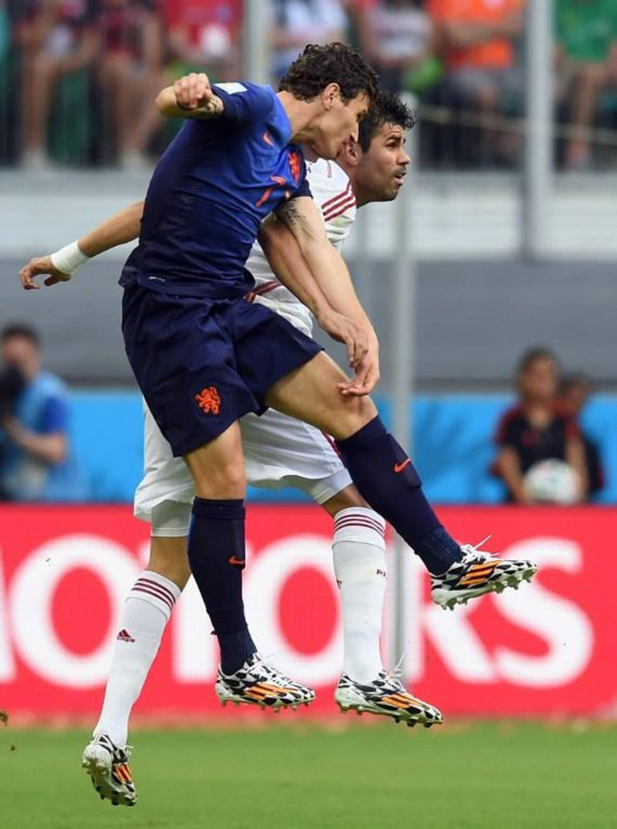Xabi Alonso marcó desde el punto penal y puso a ganar a España. Van Persie marcó dos para Holanda, Robben también anotó doblete y De Vrij puso su cuota.