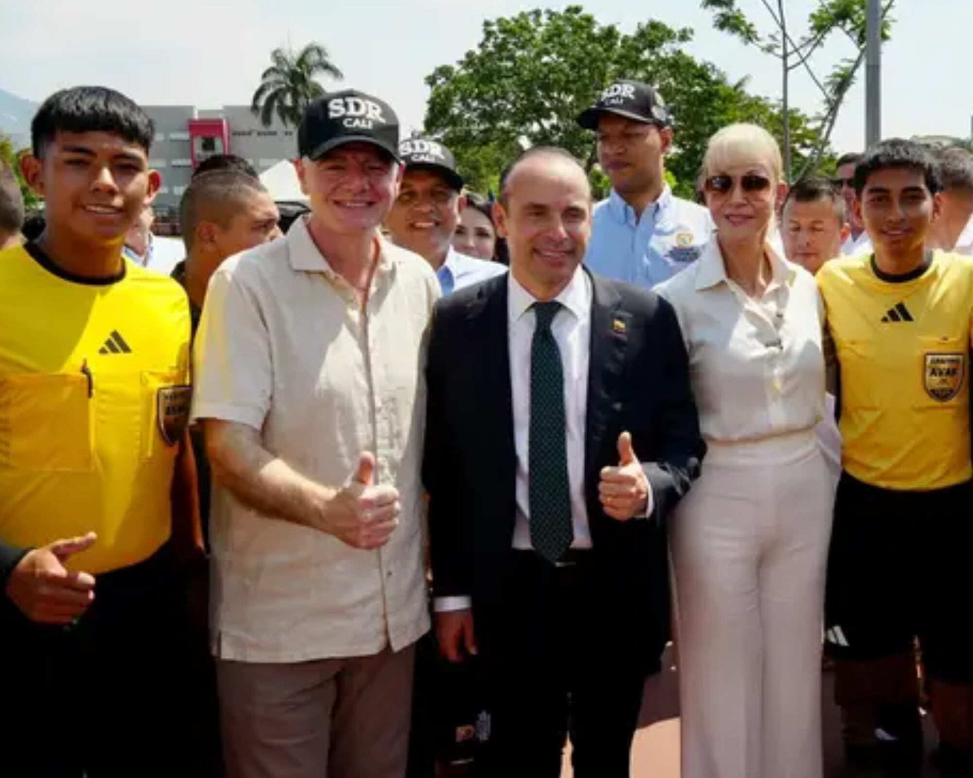 El presidente de la FIFA destacó el talento de los jóvenes colombianos en la capital del Valle del Cauca.
(Foto:   Cortesía alcaldía de Cali)