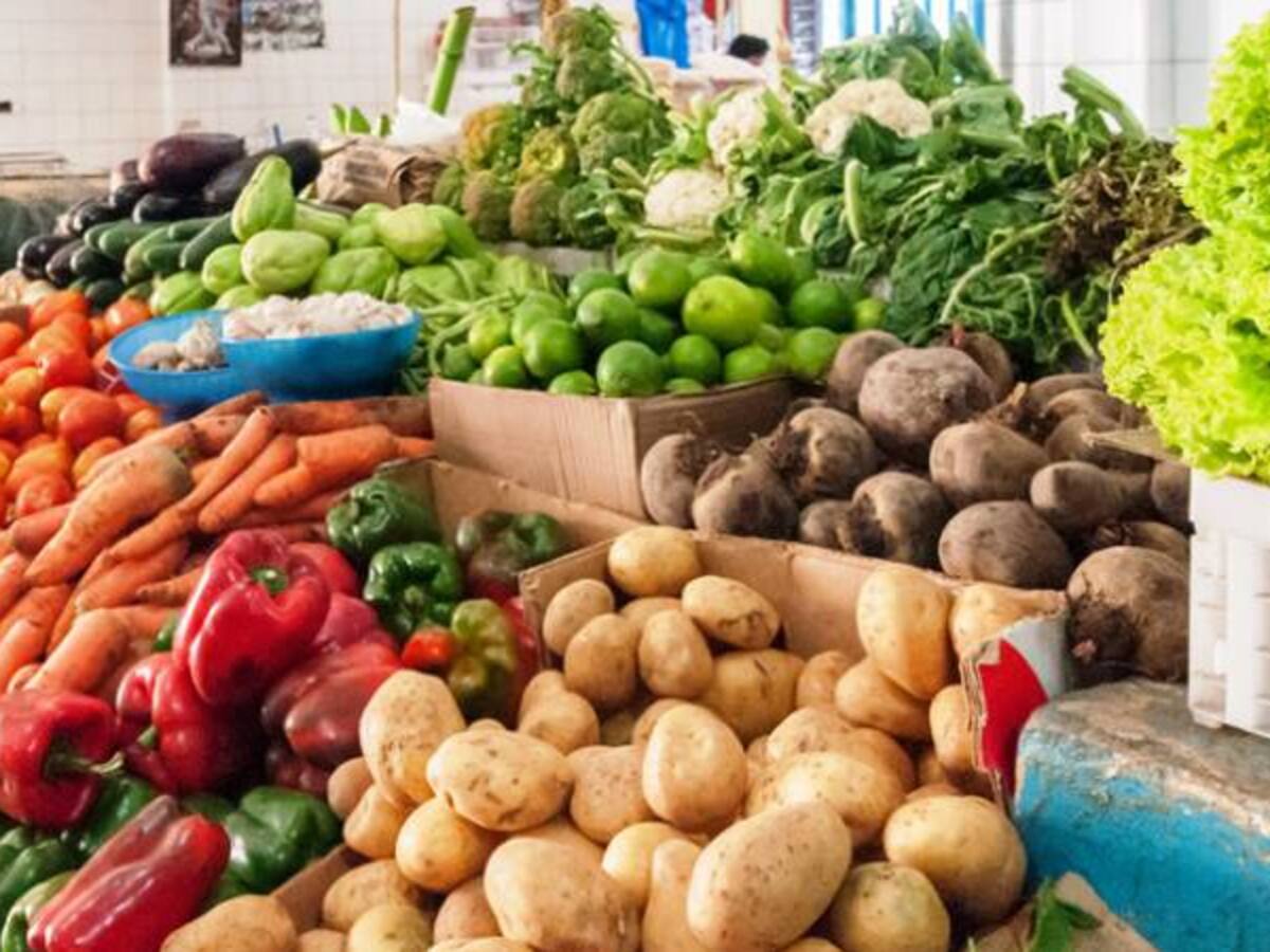 Por paro camionero escasean productos en Cenabastos