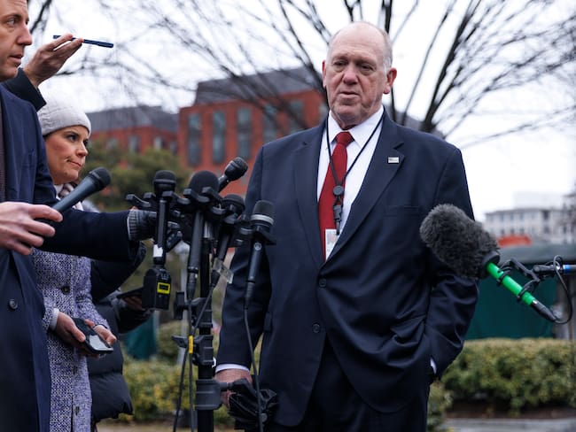 Washington (United States), 06/02/2025.- Tom Homan, former Director of Immigration and Customs Enforcement and President Trump's 'border czar' gives remarks to the press outside the West Wing of the White House in Washington DC, USA, 06 February 2025. EFE/EPA/AARON SCHWARTZ / POOL