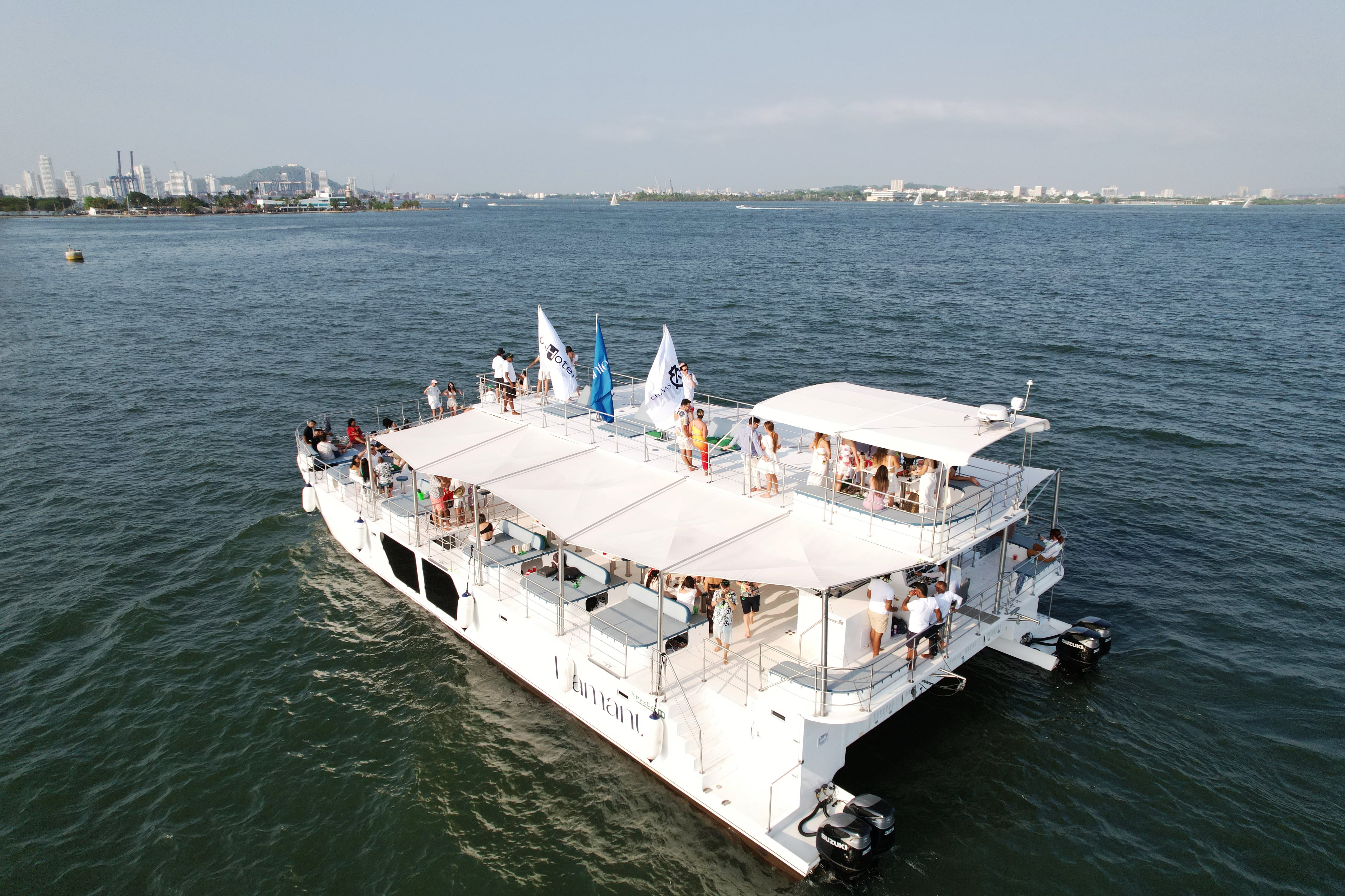 Nuevo plan para recibir el 2025 en Cartagena es en la bahía a bordo de un catamarán