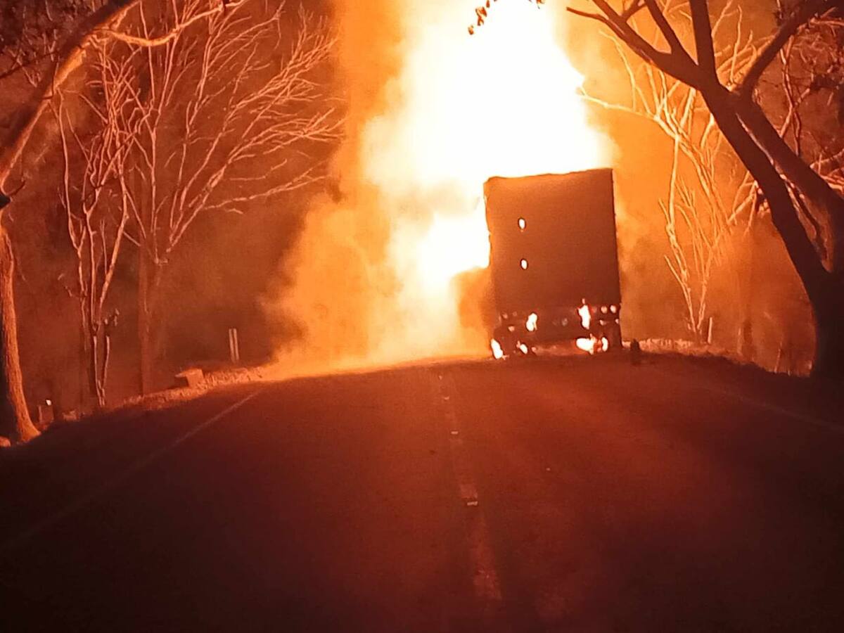 Choque entre dos vehículos en el Huila, deja perdidas cuantiosas a carro cisterna