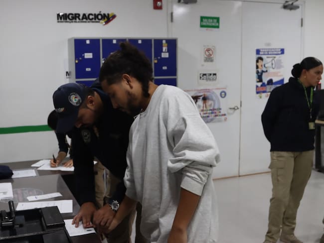 Brayan Stiven González Quirama, alias “Mono Candelo”, reconocido integrante del Clan del Golfo. // Migración Colombia