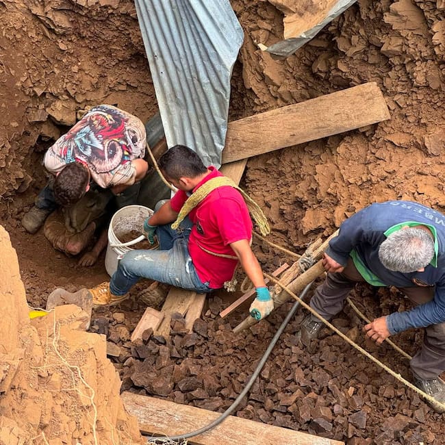 Tras casi 30 horas bajo tierra, don Pedro fue rescatado con vida en el norte del Valle