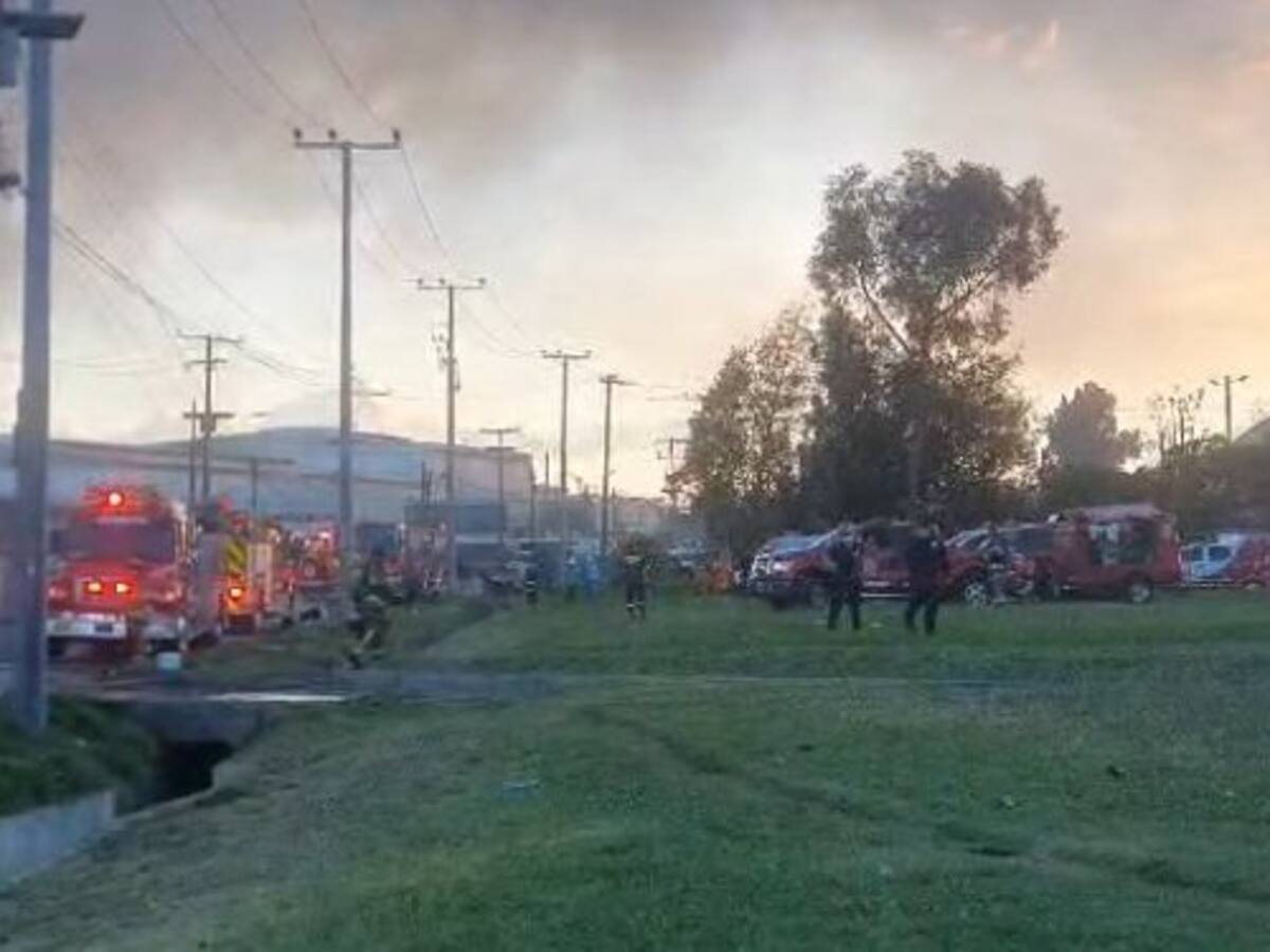 Incendio en bodega en la vía Cota – Parcelas deja a 3 personas lesionadas