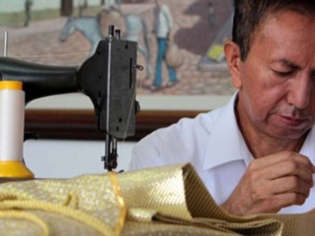 "De aquí a mañana se bordará el escudo del Papa en su sotana": sastre del Papa