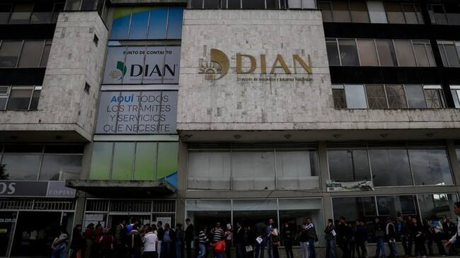 Según la Dian, la factura electrónica traería importantes beneficios para los grandes contribuyentes. Foto: Colprensa
