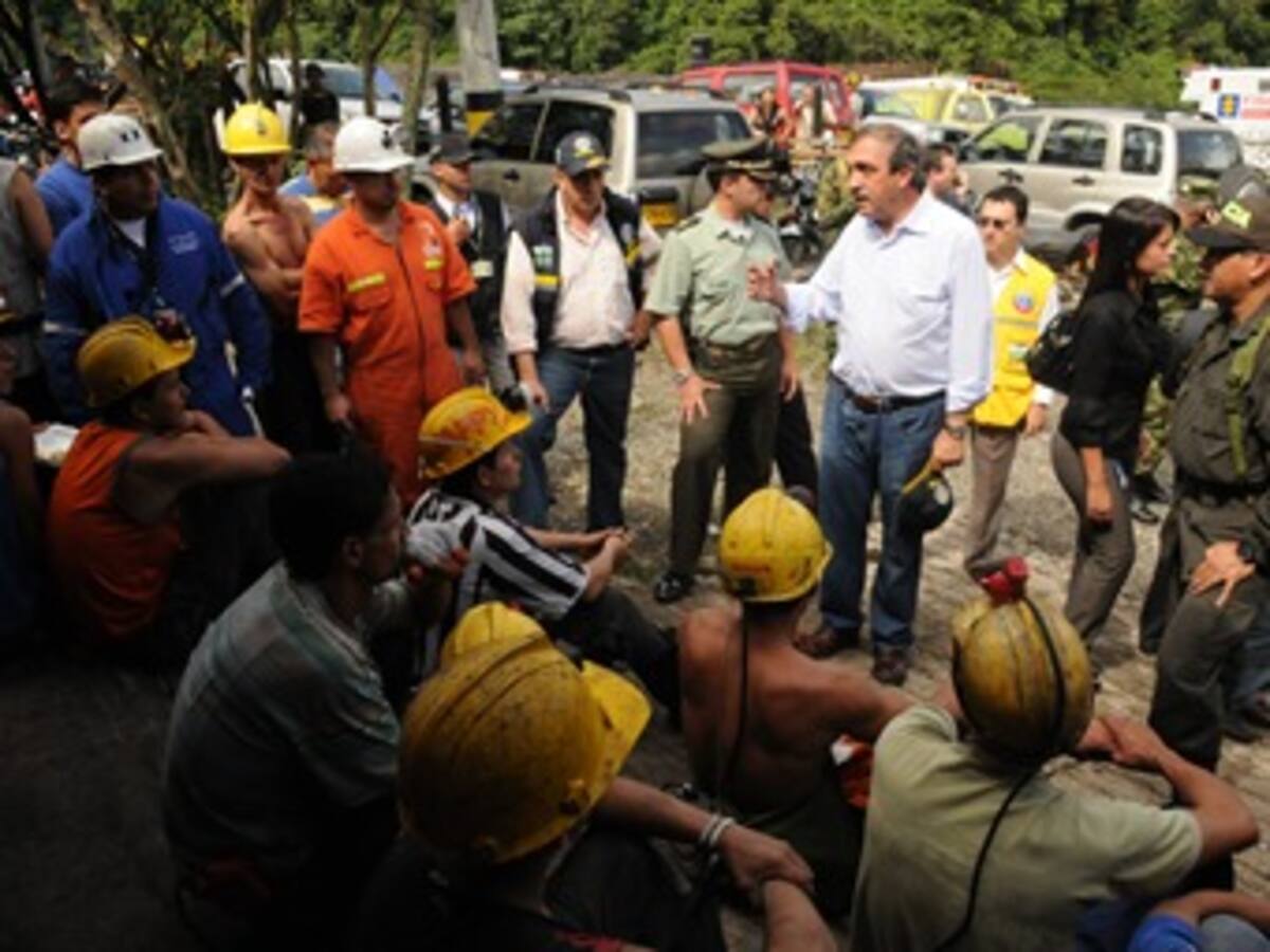 Suspendidas labores de búsqueda de 55 desaparecidos en mina de Amagá