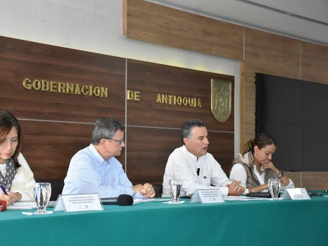 Las negociaciones con ilegales deben ser muy cortos: gobernador de Antioquia
