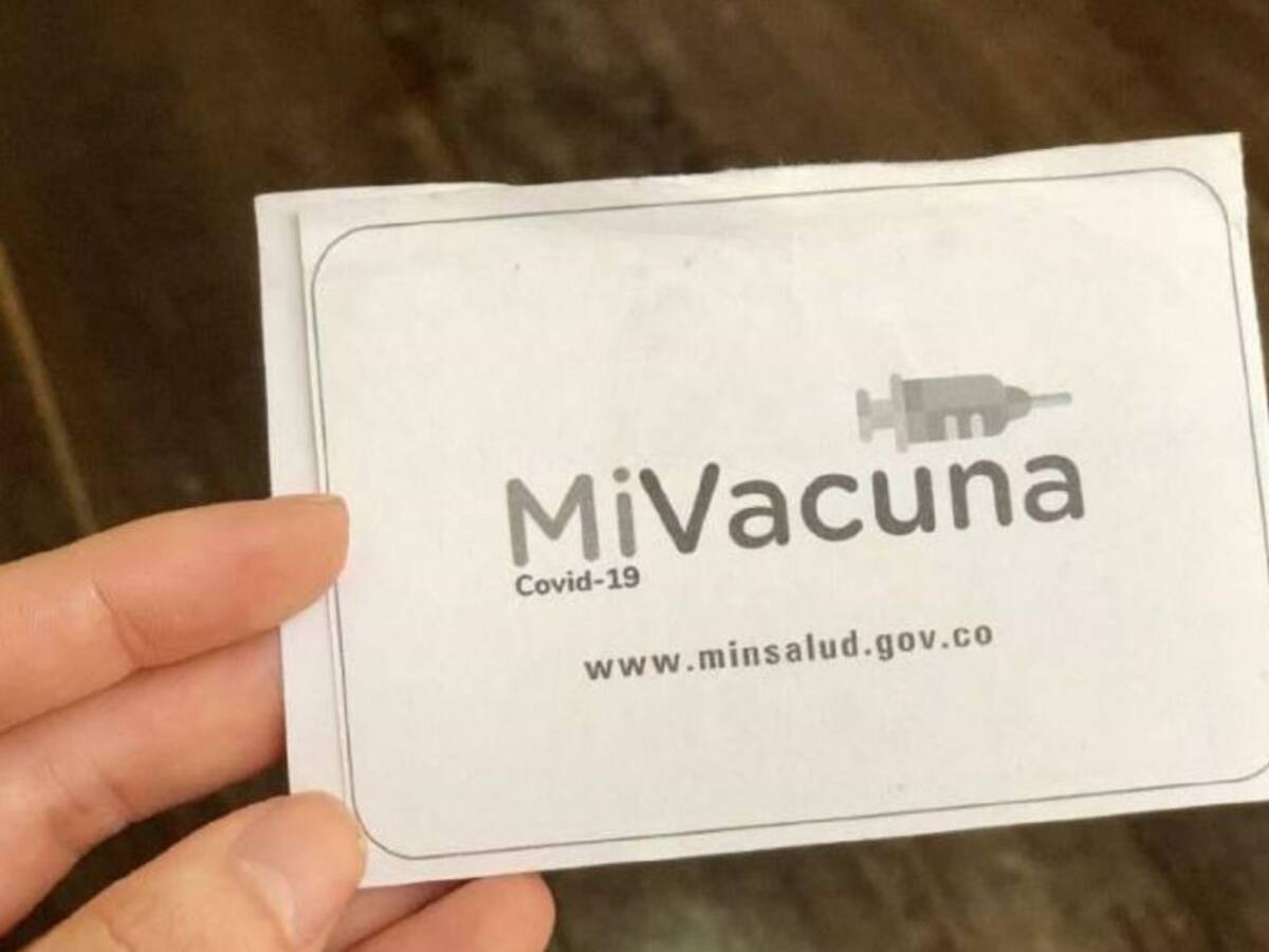 Alcaldes deben garantizar cumplimiento del carné de vacunación Covid