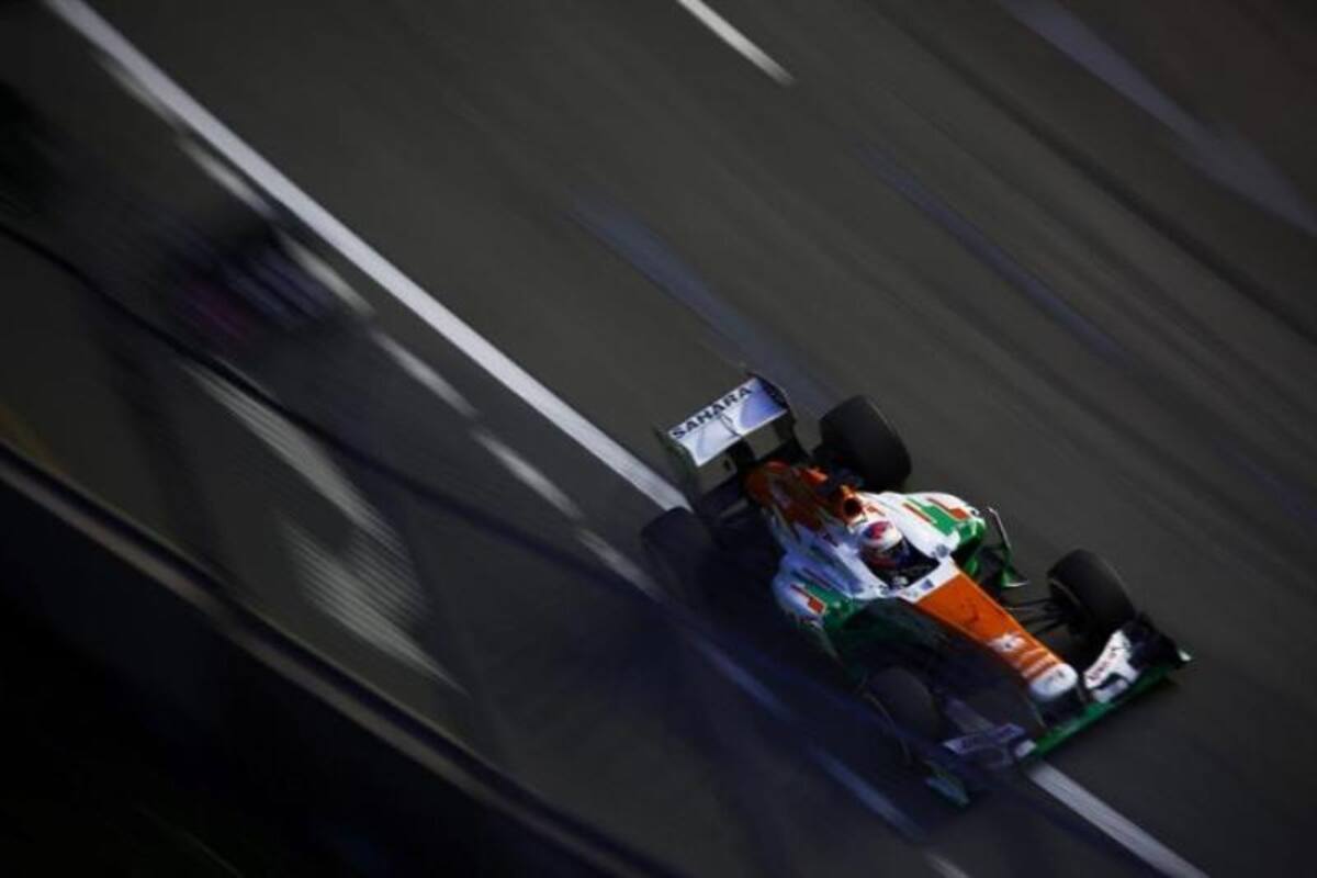 El líder del Mundial de pilotos, Sebastián Vettel fue el más rápido de la segunda tanda de prácticas. Mark Webber lo escoltó. En la primera sesión, Lewis Hamilton había hecho el mejor tiempo.