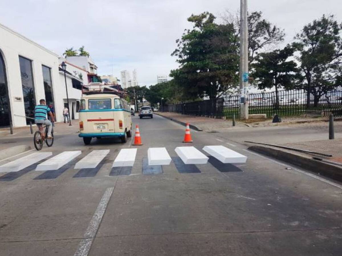 Implementan cebras “tridimensionales” para peatones en Cartagena