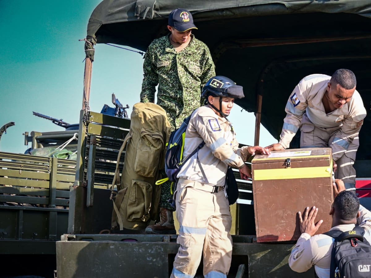 Armada envía tropas y caninos de rescate desde Cartagena ante emergencia en el Pacífico