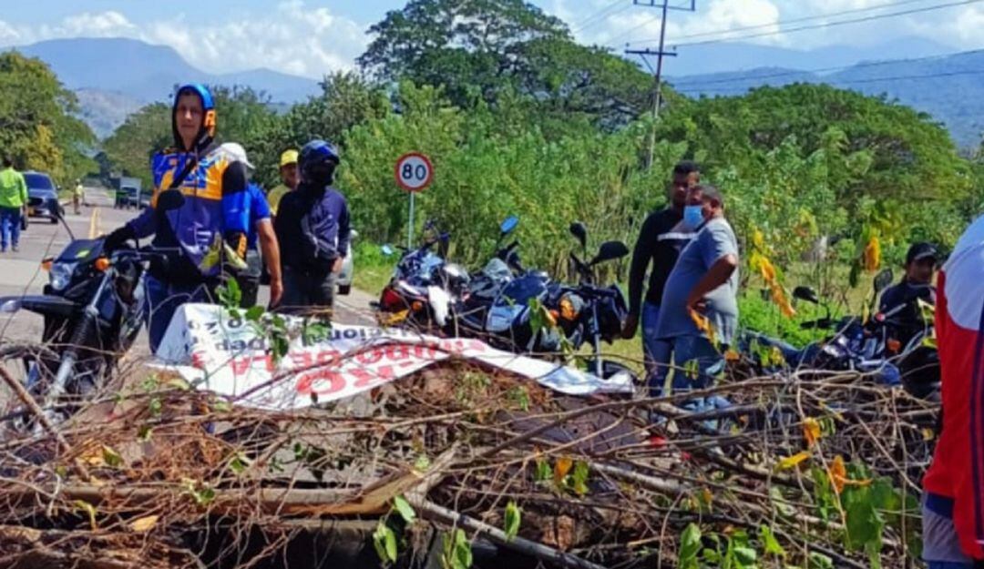 Bloqueo en el sur de La Gaujira.