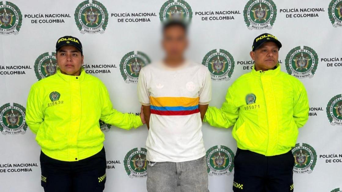 Capturado en Medellín por presuntamente haber abusado de dos niñas de 12 años de edad. Cortesía: Policía Metropolitana del Valle de Aburrá.