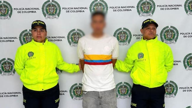 Capturado en Medellín por presuntamente haber abusado de dos niñas de 12 años de edad. Cortesía: Policía Metropolitana del Valle de Aburrá.