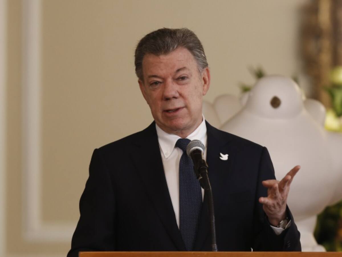 La vía más conveniente y legítima para refrendar este nuevo acuerdo es a través del Congreso: Santos