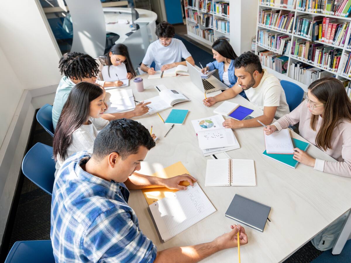Las 3 carreras más difíciles de estudiar: ¿por qué? Esto analizó la IA