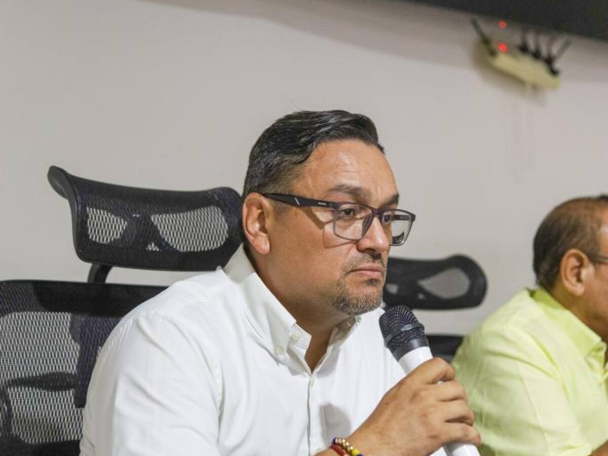 Concejal Carlos Barrios cuestionó parálisis de obras en hospital de Nelson Mandela