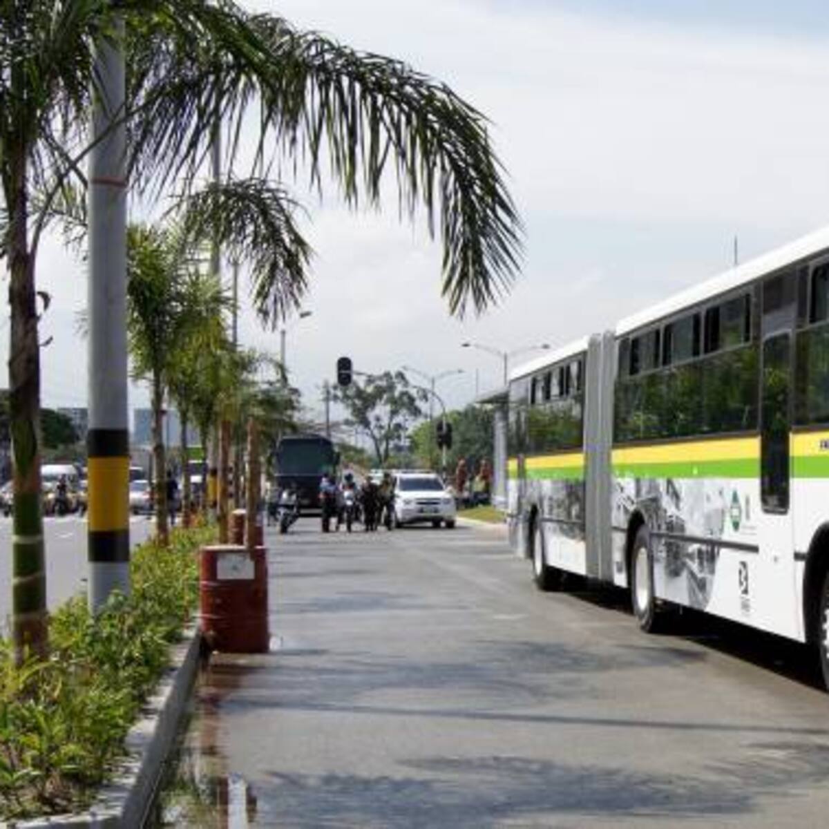 Un bus Metroplus arrolló a un habitante de calle; en el lugar, el conductor casi es linchado