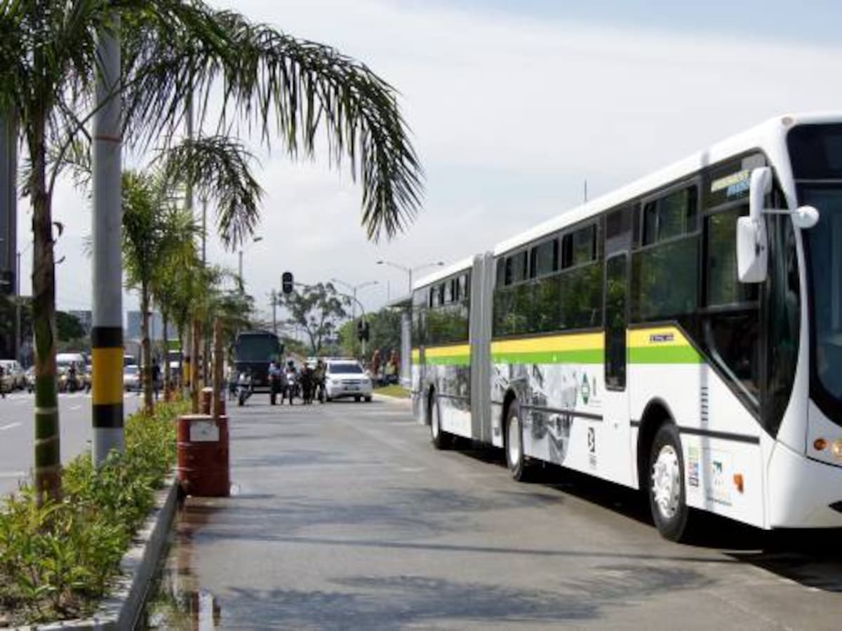 Un bus Metroplus arrolló a un habitante de calle; en el lugar, el conductor casi es linchado