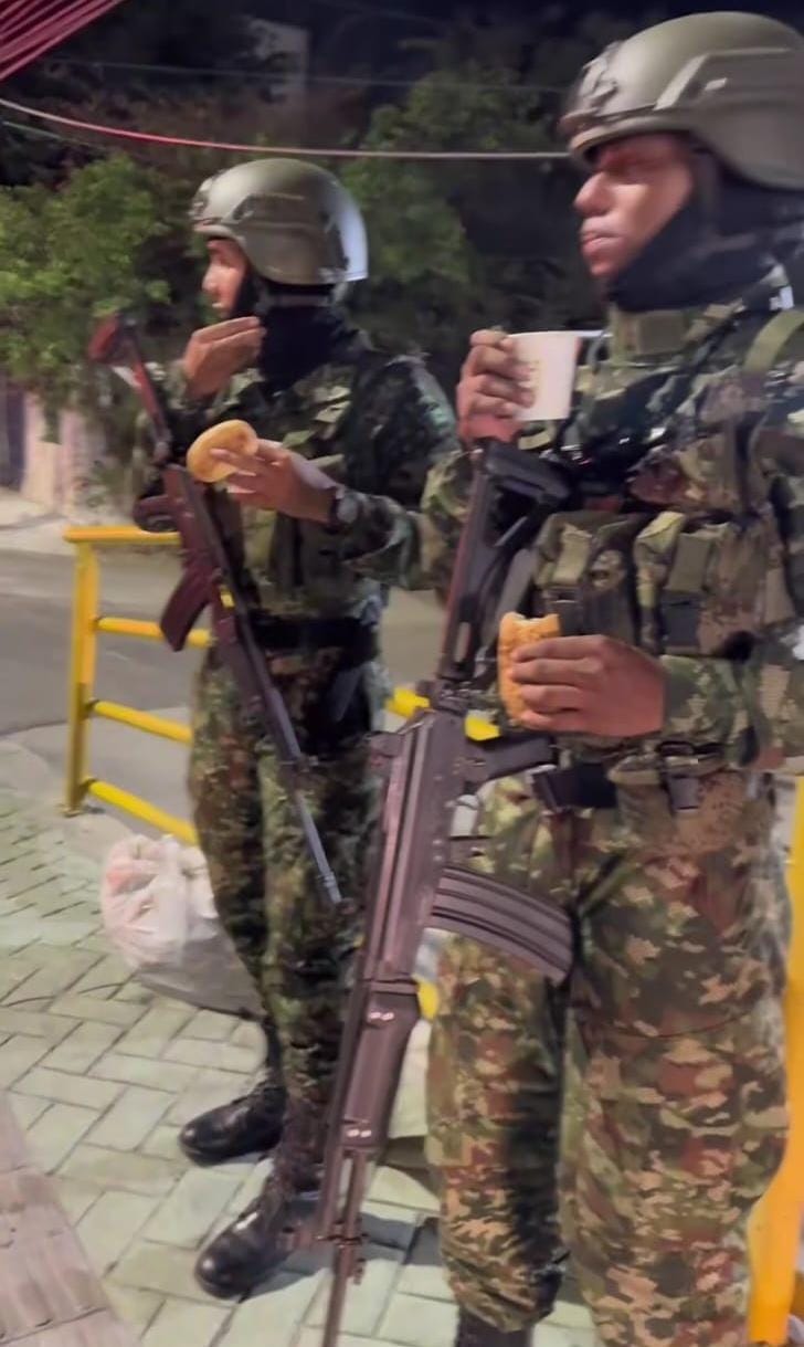 En Santa Marta entregan pan y chocolate caliente a soldados y policías/ Gobernación del Magdalena.