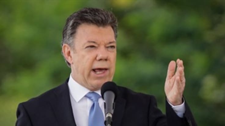 Santos dice a “enemigos” del proceso que el pueblo quiere la paz