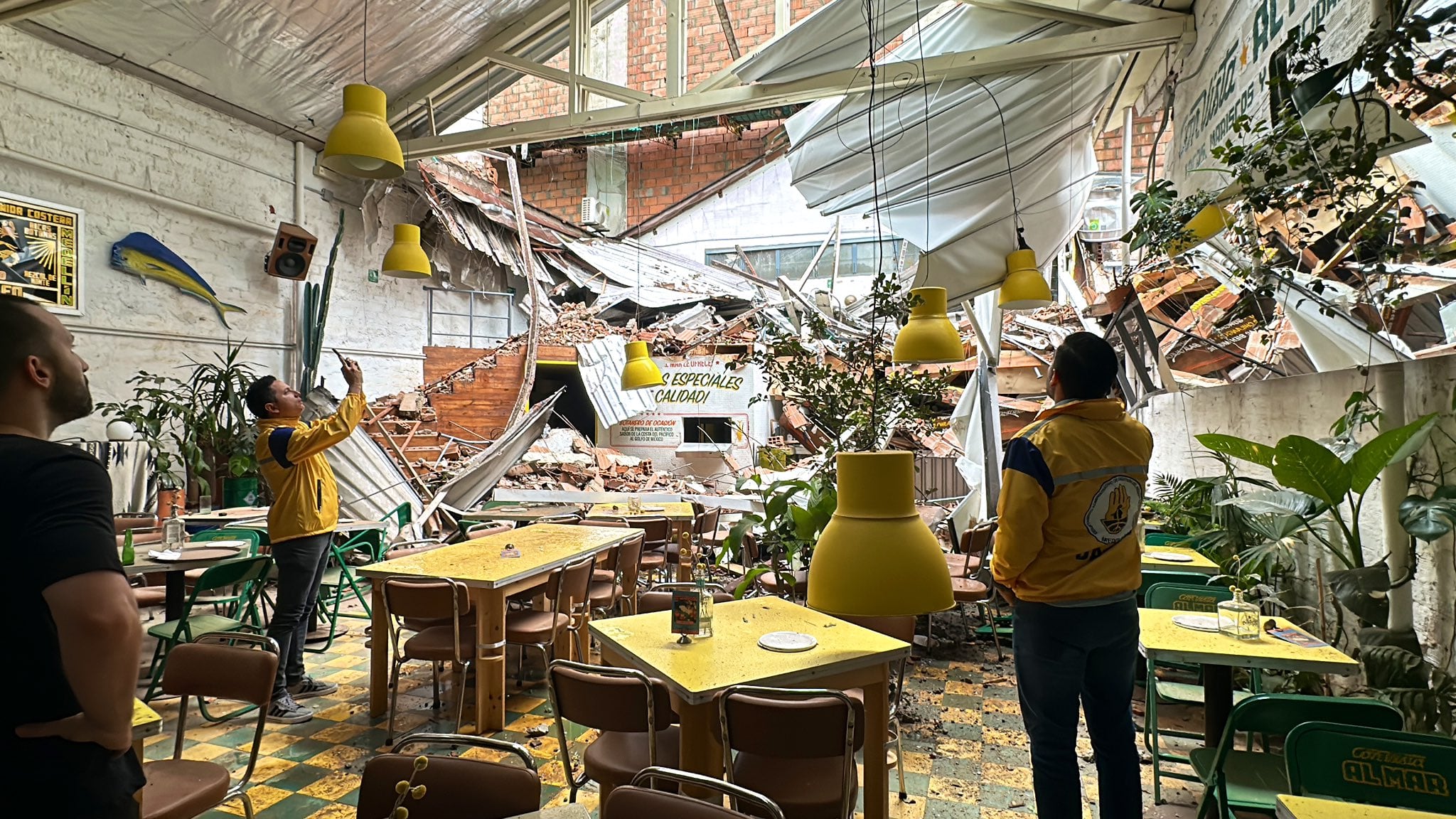 Muro colapsado en Medellín- foto Dagrd