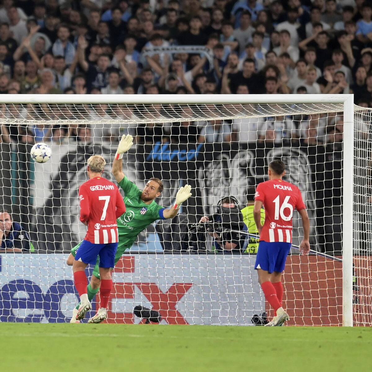 Video: Lazio le empató en el último minuto al Atlético de Madrid con ¡gol de su arquero!