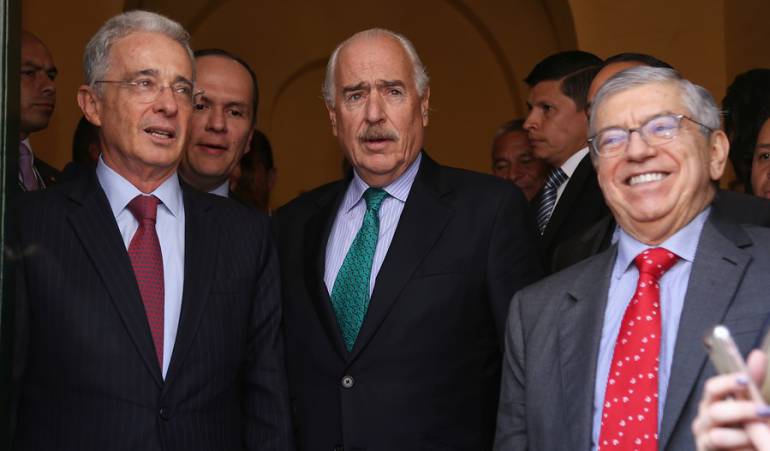 César Gaviria, Andrés Pastrana y Álvaro Uribe, expresidentes de Colombia.
