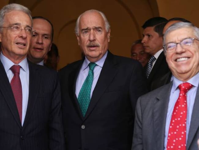 César Gaviria, Andrés Pastrana y Álvaro Uribe, expresidentes de Colombia.
