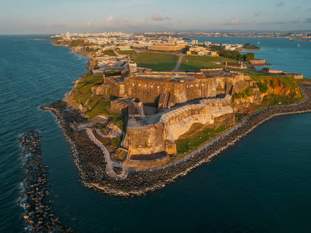 Puerto Rico busca que el turismo impulse economías locales fuera de la capital; Colombia como aliado