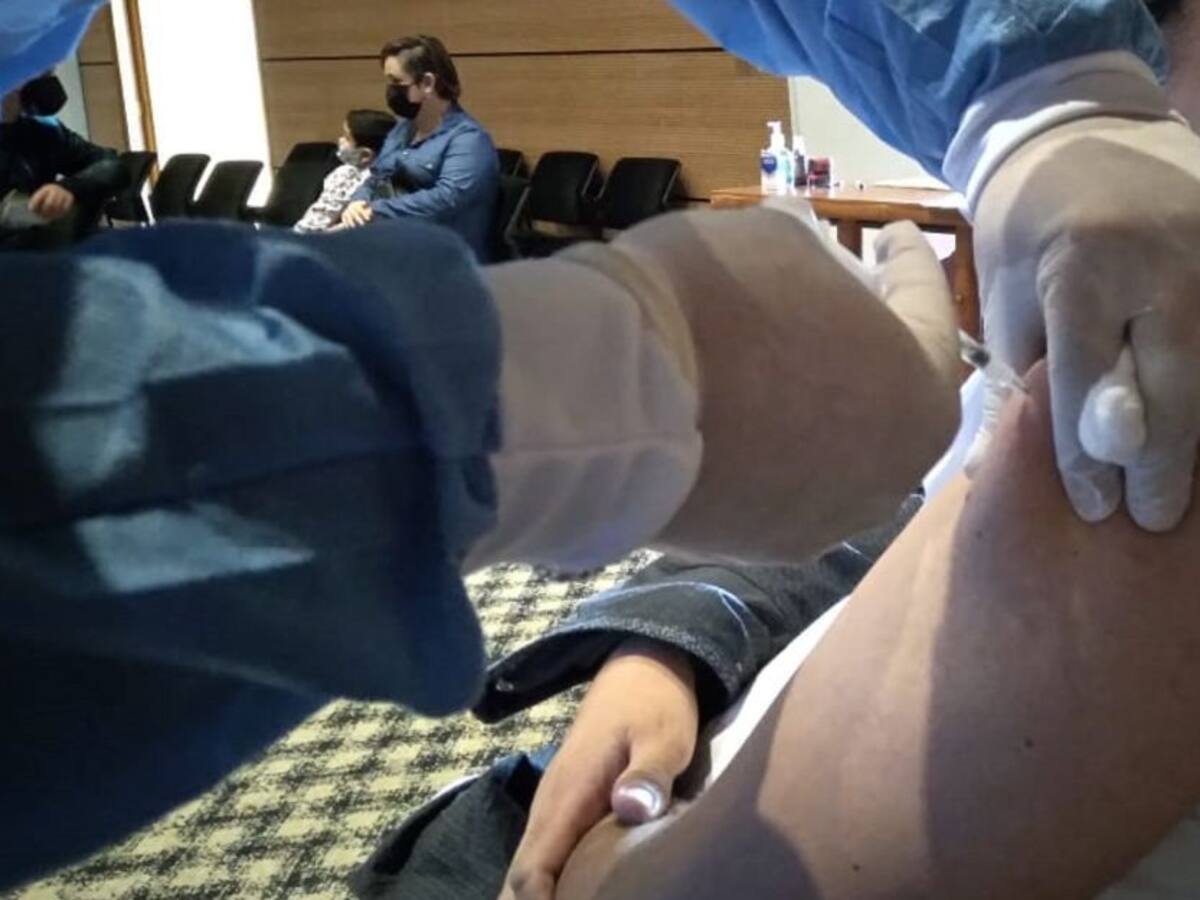 El 90% de docentes en Quindío ya cuenta con las tres dosis contra COVID