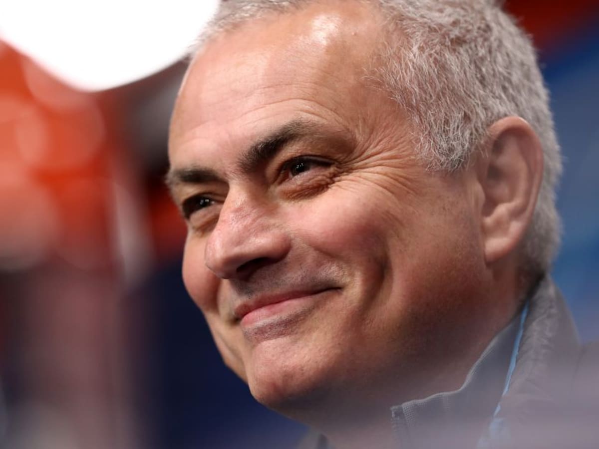 José Mourinho y una obra de caridad: llevó comida a un ancianato