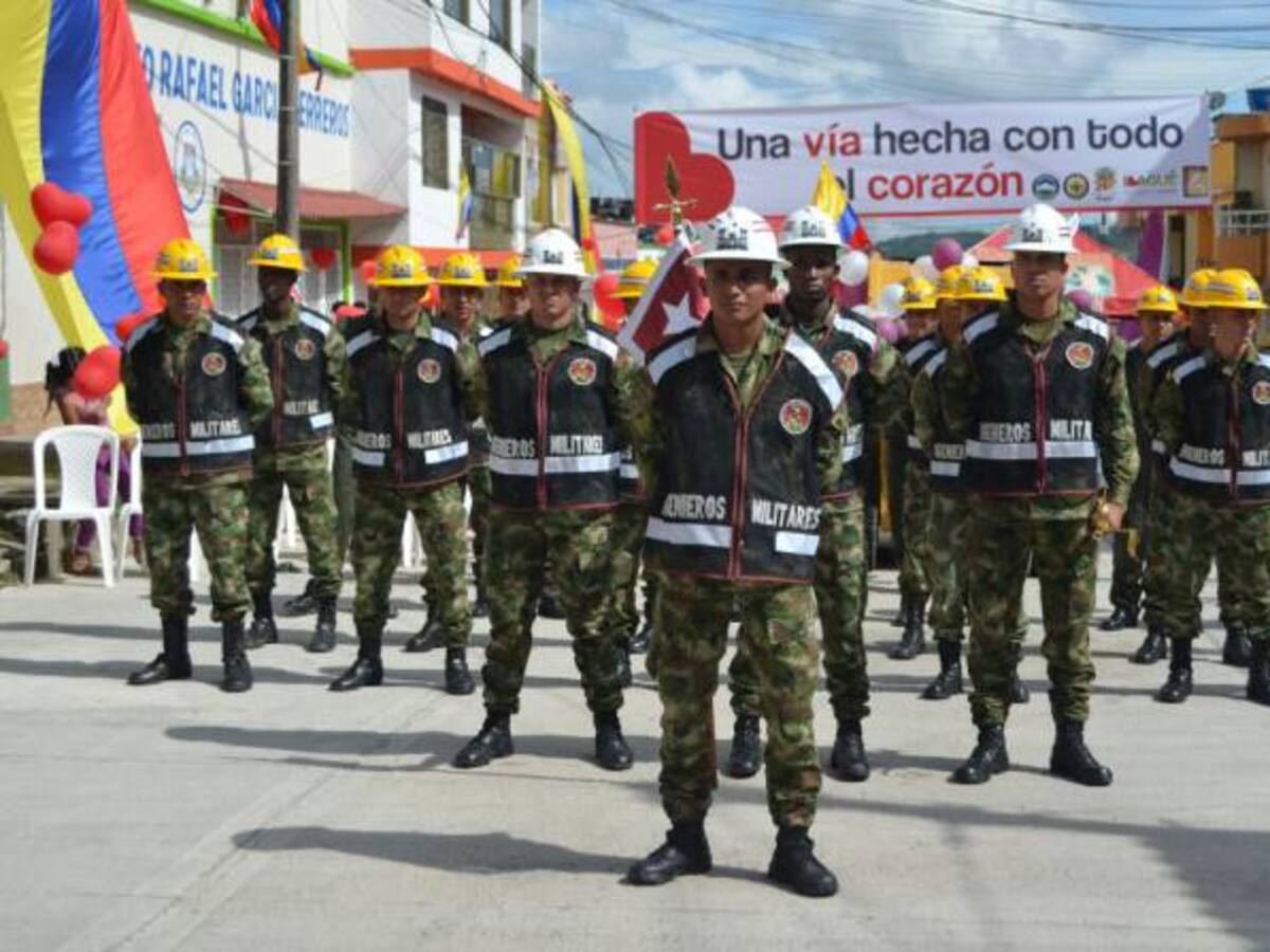 Ejército y Alcaldía habilitan vías en barrios de Ibagué