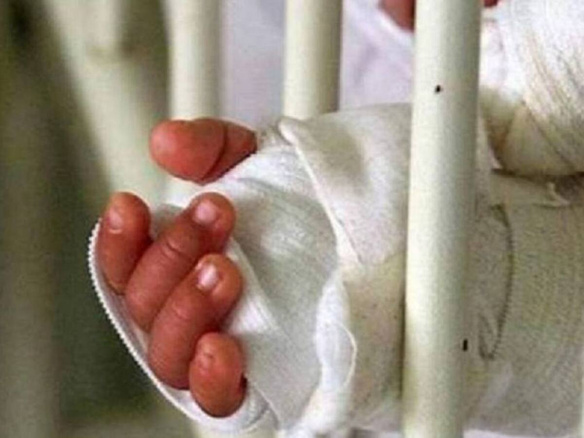 A una mujer la quemaron con pólvora cuando dormía en su casa