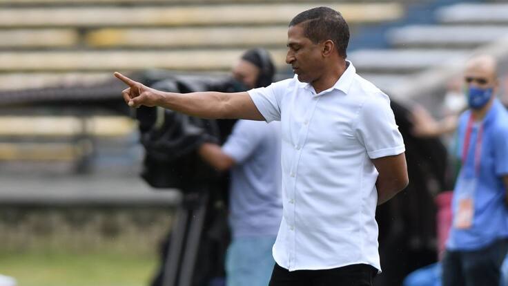 Alexis sobre Zapata: "La camiseta de la selección tiene un peso específico"