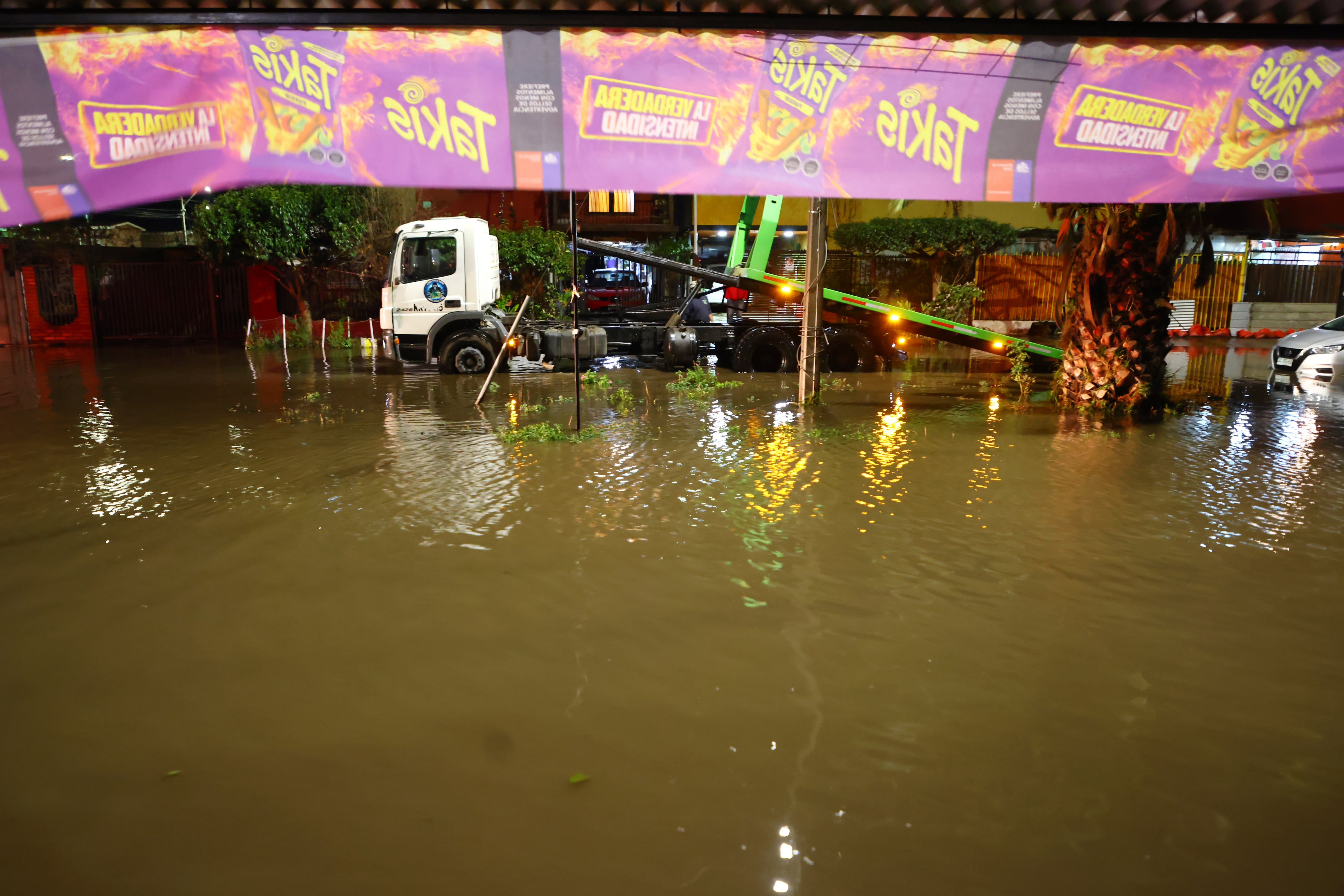 El temporal que golpea Chile ya afecta la región de Mendoza, uno de los principales puntos viales que conecta a este país con Argentina.
(Foto:   Marcelo Hernandez/Getty Images)