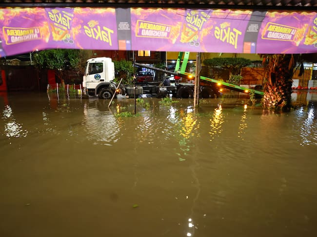 El temporal que golpea Chile ya afecta la región de Mendoza, uno de los principales puntos viales que conecta a este país con Argentina.
(Foto: Marcelo Hernandez/Getty Images)