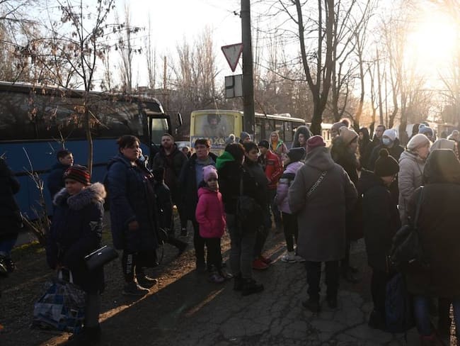 Evacuación de ciudadanos ucranianos de las zonas fronterizas con Rusia. Foto: Getty