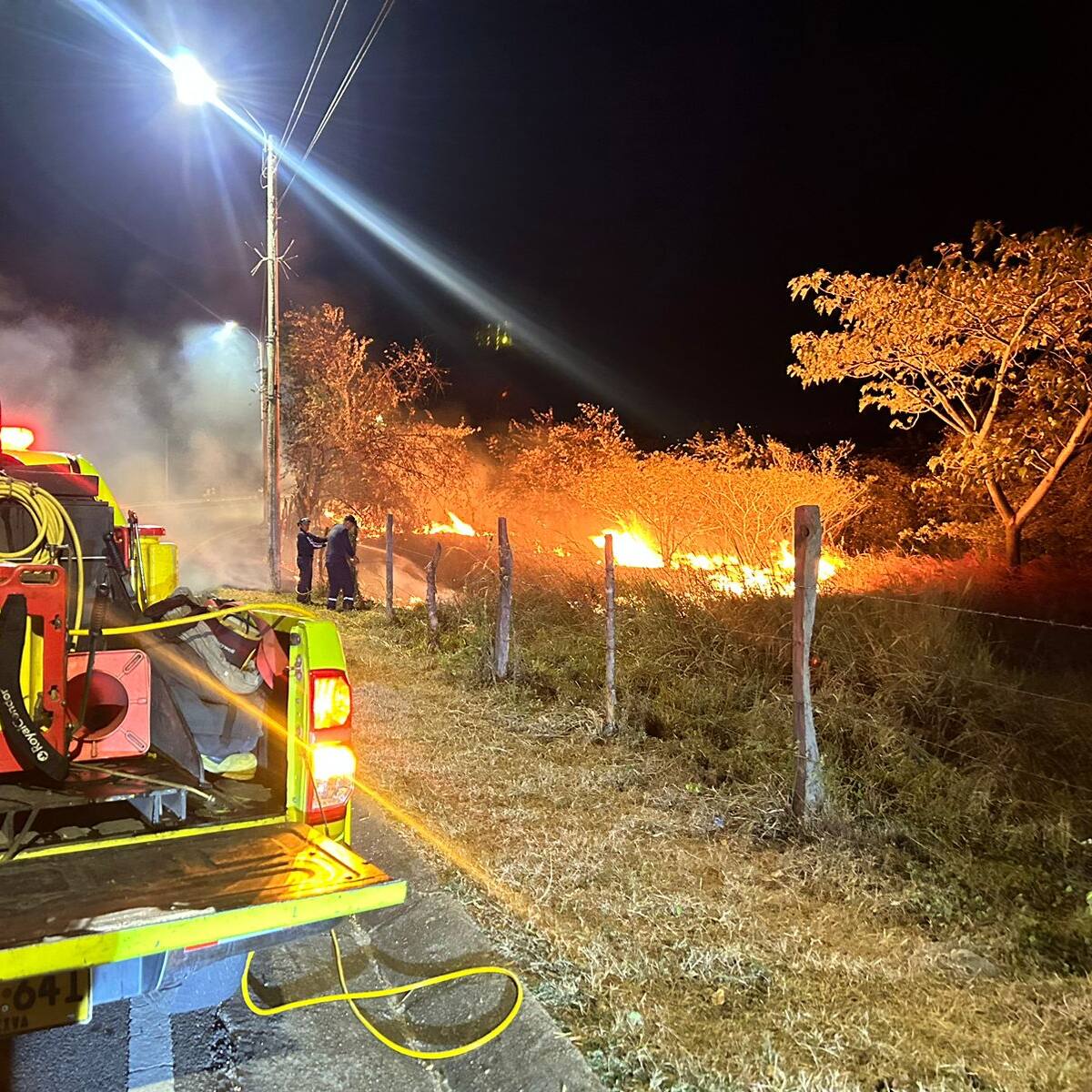Bomberos de Neiva combaten múltiples incendios forestales y atienden emergencias