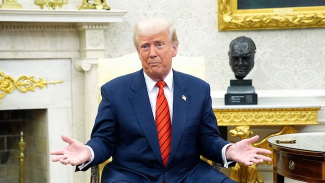 WASHINGTON (United States), 13/03/2025.- US President Donald Trump gestures during his meeting with NATO Secretary General Mark Rutte in the Oval Office of the White House in Washington, DC, USA, 13 March 2025. EFE/EPA/YURI GRIPAS / POOL