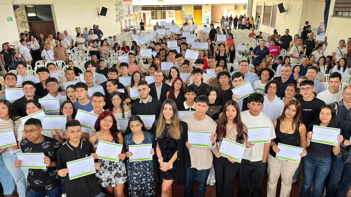 Alcalde de Armenia, James Padilla García, Becas