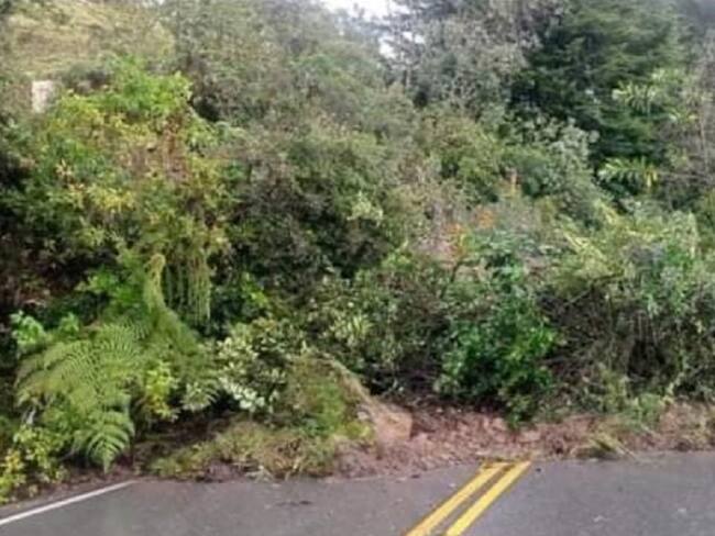 Lluvias generan cierre de vías