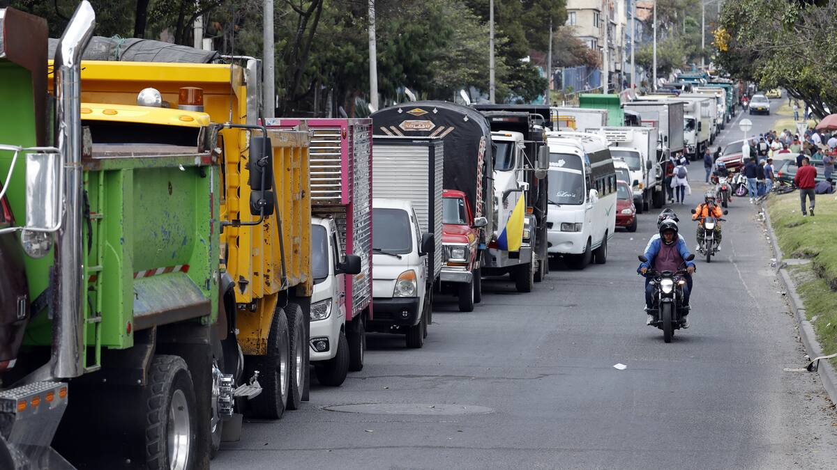 Camioneros advierten de un posible paro ante el incumplimiento de acuerdos y alza del ACPM