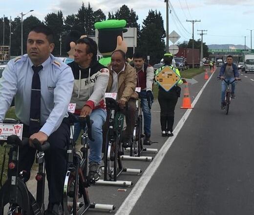 La campaña busca generar respeto y empatía entre conductores y ciclistas para prevenir accidentes.