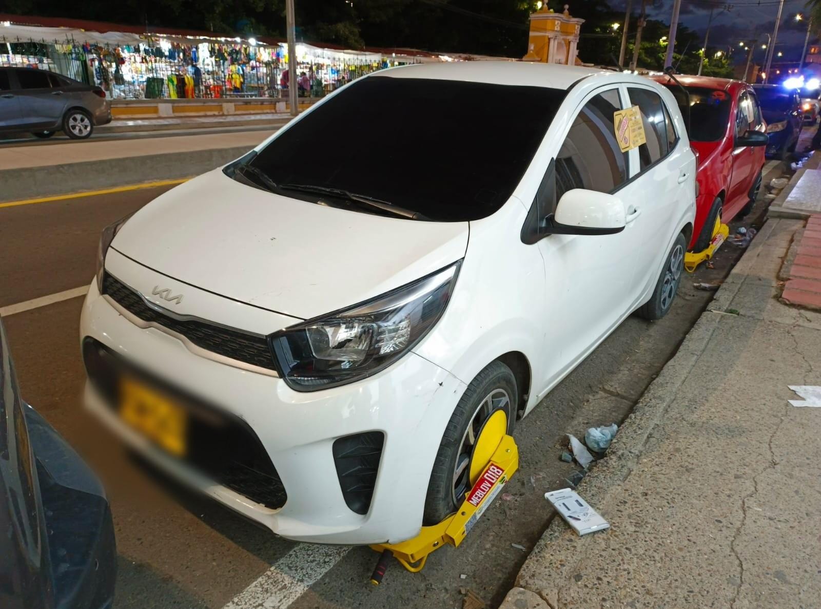 En la recién intervenida Avenida Daniel Lemaitre no se puede parquear